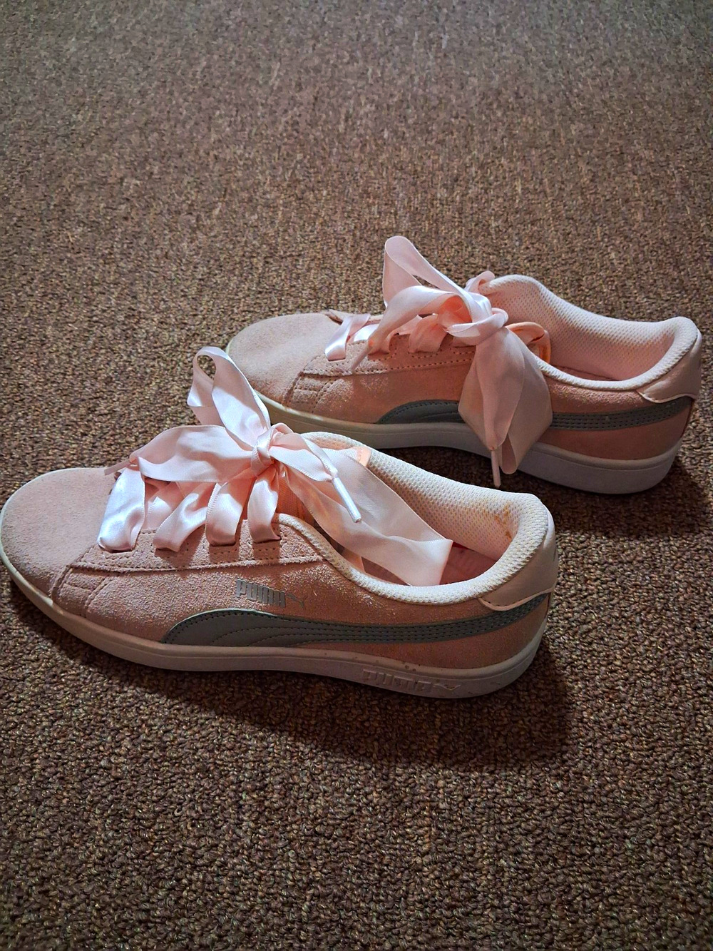 PUMA Suede Pink Low Top Women's Sneakers Satin Ribbon Laces US 6